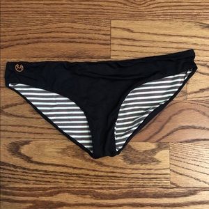 Maaji black reversible bikini bottoms large